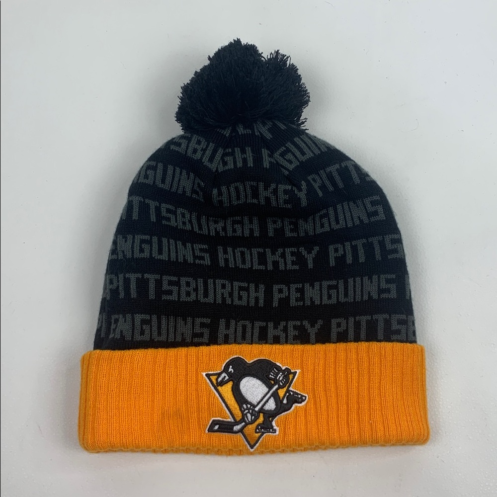 Fanatics Pittsburgh Penguins Black Gold knit hat Beanie Pompom top NHL Hockey